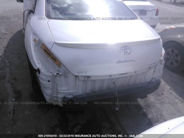 4T1CA30P94U005376 - 2004 TOYOTA CAMRY SOLARA SE/SLE WHITE photo 6