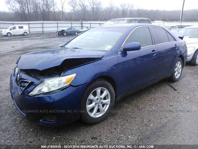 4T1BF3EKXBU647340 - 2011 TOYOTA CAMRY SE/LE/XLE BLUE photo 2