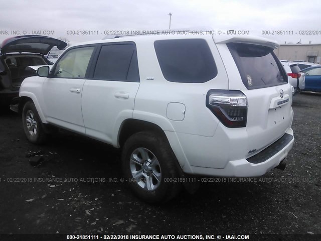 JTEBU5JR2G5358345 - 2016 TOYOTA 4RUNNER SR5 PREM/LTDL/TRAIL/TRD WHITE photo 3