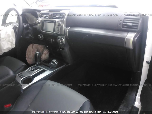 JTEBU5JR2G5358345 - 2016 TOYOTA 4RUNNER SR5 PREM/LTDL/TRAIL/TRD WHITE photo 5