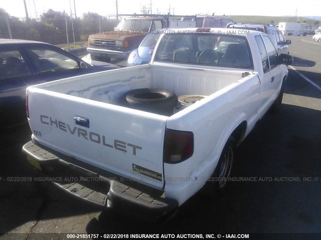 1GCCS19W318151647 - 2001 CHEVROLET S TRUCK S10 WHITE photo 4