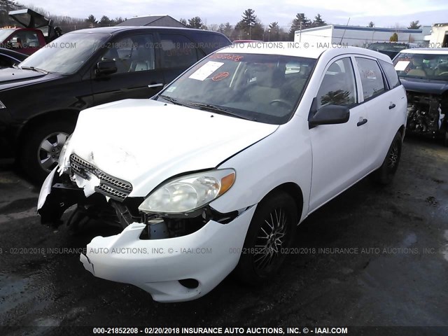 2T1KR32E67C643591 - 2007 TOYOTA COROLLA MATRIX XR WHITE photo 2