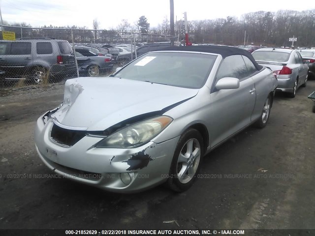 4T1FA38P44U037220 - 2004 TOYOTA CAMRY SOLARA SE/SLE ვერცხლისფერი ფოტო 2