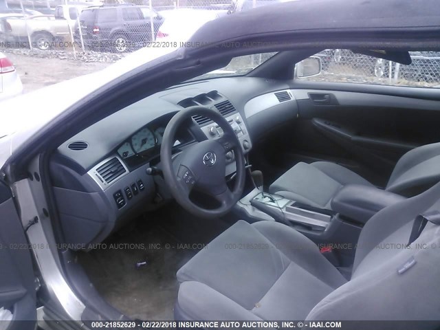 4T1FA38P44U037220 - 2004 TOYOTA CAMRY SOLARA SE/SLE ვერცხლისფერი ფოტო 5