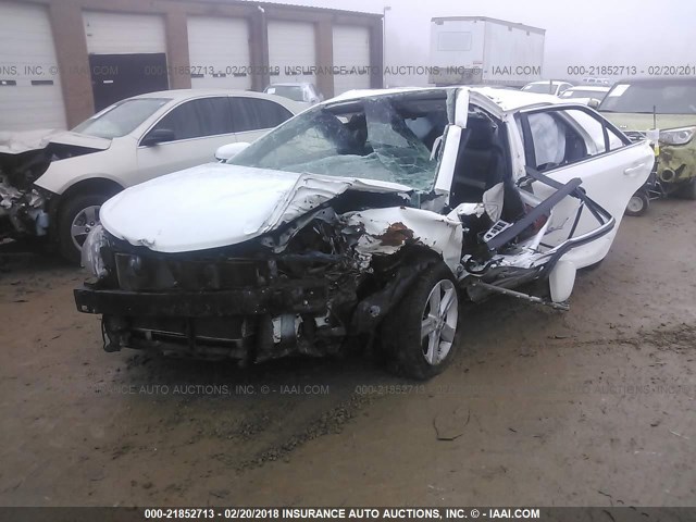 4T1BF1FK2EU823336 - 2014 TOYOTA CAMRY L/SE/LE/XLE WHITE photo 2