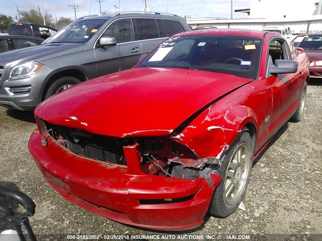 1ZVFT82H955230355 - 2005 FORD MUSTANG GT RED photo 2