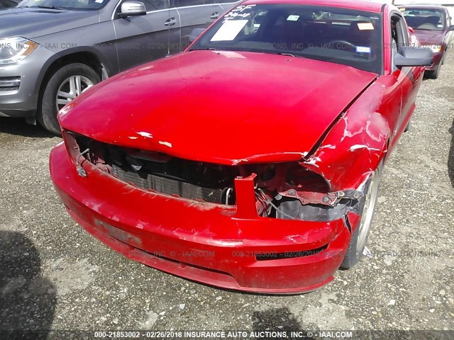1ZVFT82H955230355 - 2005 FORD MUSTANG GT RED photo 6