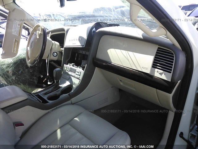 5LMEU68H54ZJ45021 - 2004 LINCOLN AVIATOR 白色 照片 5