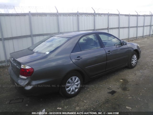 4T1BE32K45U968978 - 2005 TOYOTA CAMRY LE/XLE/SE GRAY photo 4