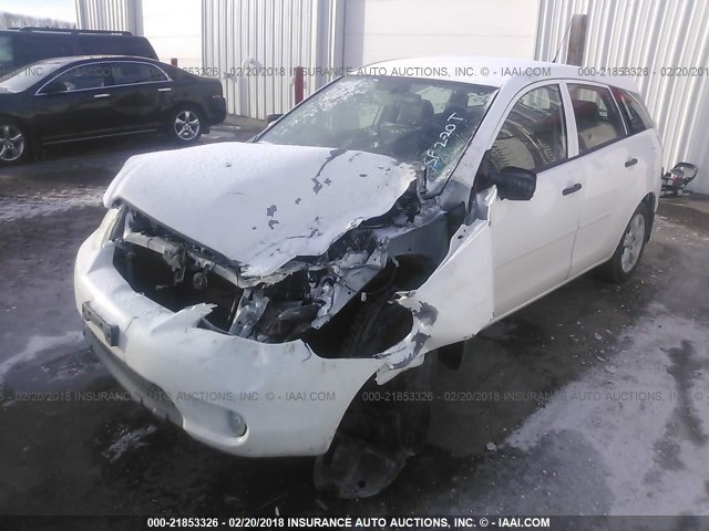 2T1KR32E45C390378 - 2005 TOYOTA COROLLA MATRIX XR WHITE photo 2