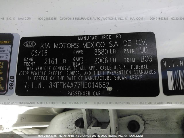 3KPFK4A77HE014682 - 2017 KIA FORTE LX WHITE photo 9