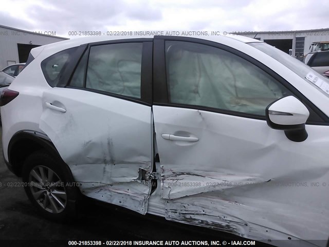 JM3KE2BYXG0665448 - 2016 MAZDA CX-5 SPORT WHITE photo 6