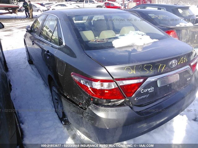 4T4BF1FK0FR510230 - 2015 TOYOTA CAMRY LE/XLE/SE/XSE GRAY photo 3