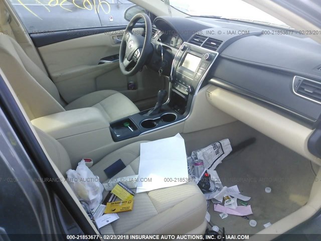 4T4BF1FK0FR510230 - 2015 TOYOTA CAMRY LE/XLE/SE/XSE GRAY photo 5
