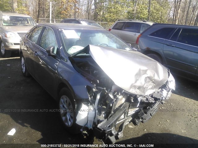 4T1BF1FKXHU313966 - 2017 TOYOTA CAMRY LE/XLE/SE/XSE GRAY photo 1