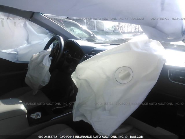 4T1BF1FKXHU313966 - 2017 TOYOTA CAMRY LE/XLE/SE/XSE GRAY photo 5