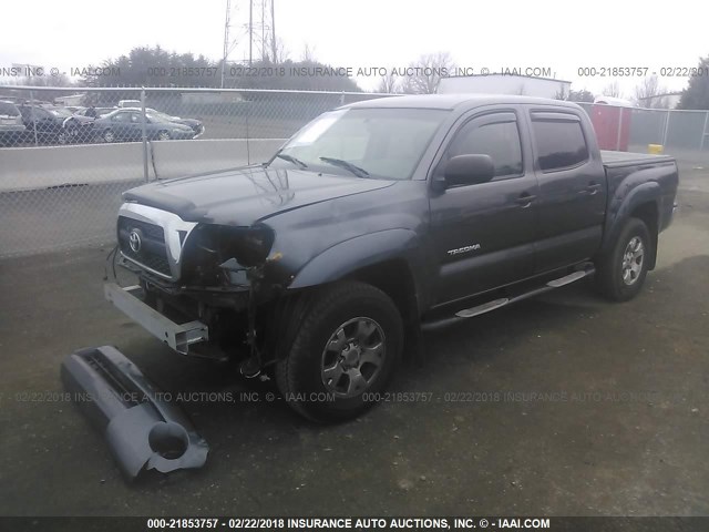 5TFLU4EN6BX011219 - 2011 TOYOTA TACOMA DOUBLE CAB ნაცრისფერი ფოტო 2