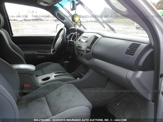 5TELU42NX7Z381870 - 2007 TOYOTA TACOMA DOUBLE CAB ვერცხლისფერი ფოტო 5