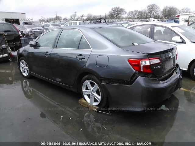 4T1BF1FK6DU266347 - 2013 TOYOTA CAMRY L/SE/LE/XLE ნაცრისფერი ფოტო 3