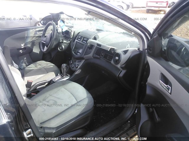1G1JA5SH0D4179391 - 2013 CHEVROLET SONIC LS 黑色 照片 5