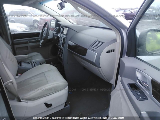 2A8HR54119R654249 - 2009 CHRYSLER TOWN & COUNTRY TOURING SILVER photo 5