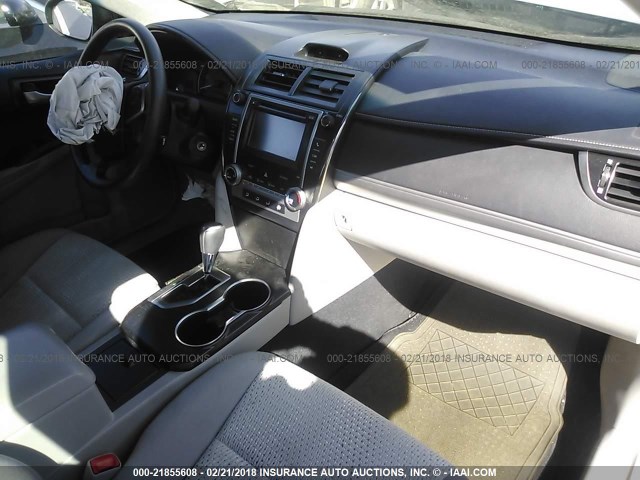 4T4BF1FK1DR298015 - 2013 TOYOTA CAMRY L/SE/LE/XLE 银色 照片 5