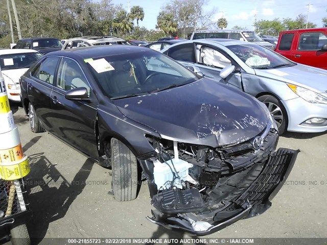 4T1BK1FK3FU564577 - 2015 TOYOTA CAMRY XSE/XLE GRAY photo 1