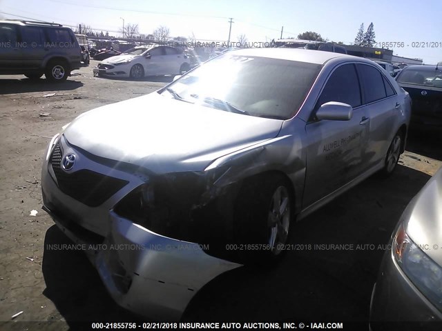 4T1BF3EK0BU601628 - 2011 TOYOTA CAMRY SE/LE/XLE 银色 照片 2