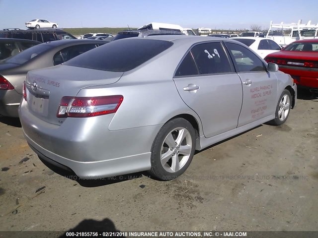 4T1BF3EK0BU601628 - 2011 TOYOTA CAMRY SE/LE/XLE 银色 照片 4