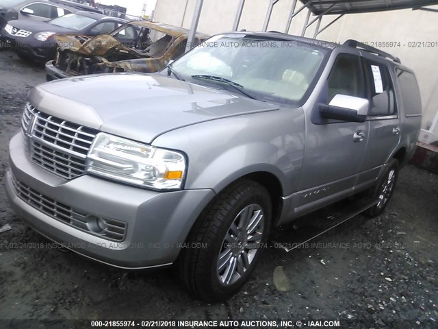5LMFU28548LJ10627 - 2008 LINCOLN NAVIGATOR SILVER photo 2
