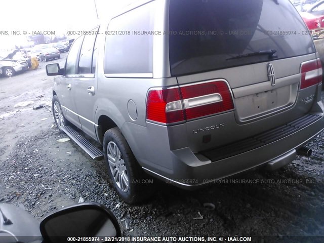 5LMFU28548LJ10627 - 2008 LINCOLN NAVIGATOR SILVER photo 3