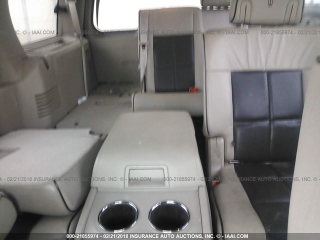5LMFU28548LJ10627 - 2008 LINCOLN NAVIGATOR SILVER photo 8