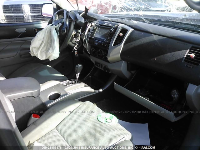 5TFLU4EN0CX045447 - 2012 TOYOTA TACOMA DOUBLE CAB 黑色 照片 5