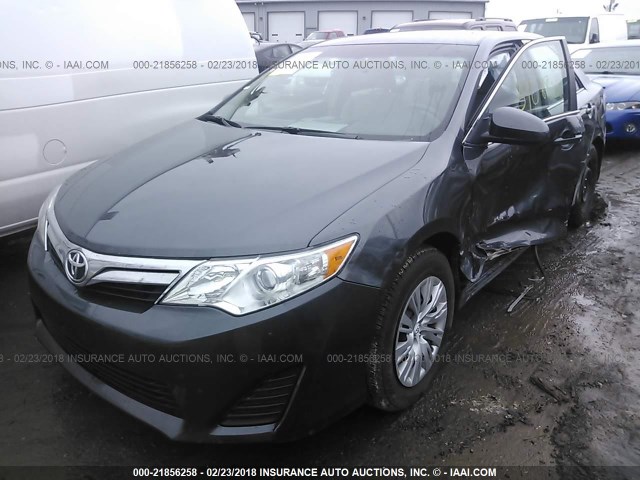 4T4BF1FK0ER346900 - 2014 TOYOTA CAMRY L/SE/LE/XLE GRAY photo 2