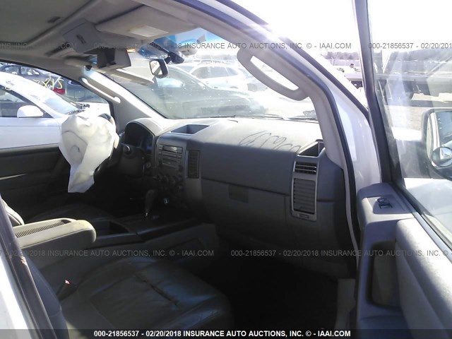 5N1AA08B04N742099 - 2004 NISSAN ARMADA SE/LE WHITE photo 5