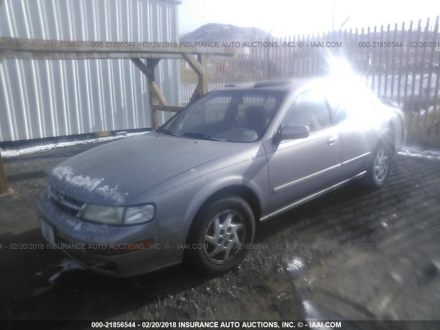 JN1CA21D0WT517395 - 1998 NISSAN MAXIMA GLE/GXE/SE GRAY photo 2