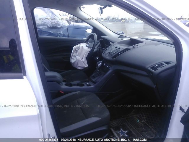 1FMCU0F70EUD43733 - 2014 FORD ESCAPE S WHITE photo 5