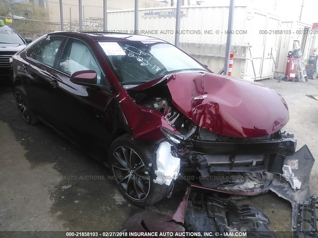4T1BF1FK9HU649219 - 2017 TOYOTA CAMRY LE/XLE/SE/XSE Rot Foto 1