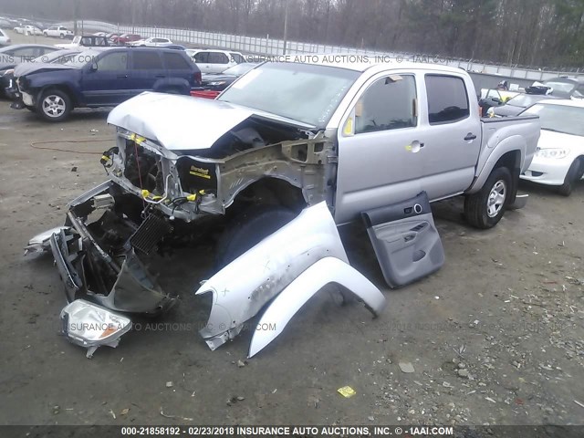 3TMLU4EN8CM081389 - 2012 TOYOTA TACOMA DOUBLE CAB SILVER photo 2