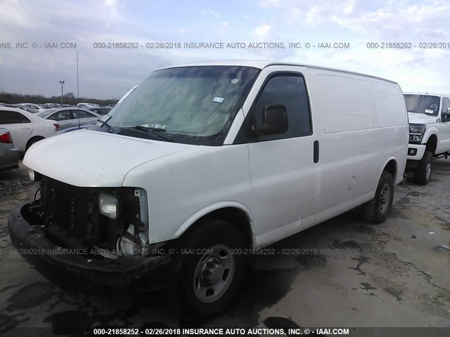 1GCGG25V071170759 - 2007 CHEVROLET EXPRESS G2500  WHITE photo 2