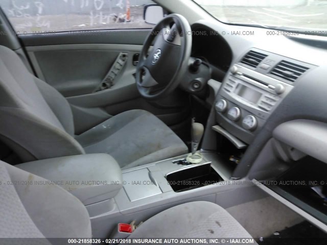 4T1BF3EK5AU075947 - 2010 TOYOTA CAMRY SE/LE/XLE 灰色 照片 5