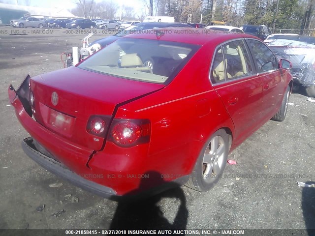 3VWRZ71K08M134275 - 2008 VOLKSWAGEN JETTA SE/SEL RED photo 4