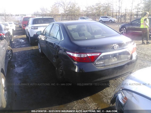 4T1BF1FK5HU811430 - 2017 TOYOTA CAMRY LE/XLE/SE/XSE შავი ფოტო 3