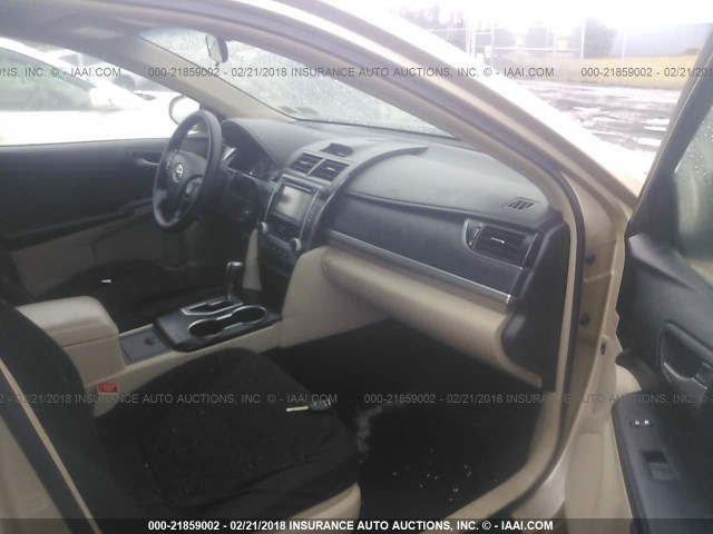 4T1BF1FK3CU585672 - 2012 TOYOTA CAMRY SE/LE/XLE Қоңыр фото 5