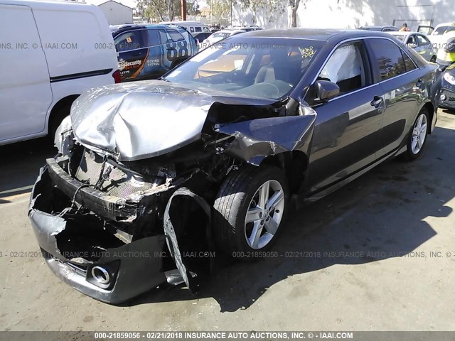 4T1BF1FK4DU289531 - 2013 TOYOTA CAMRY L/SE/LE/XLE GRAY photo 2