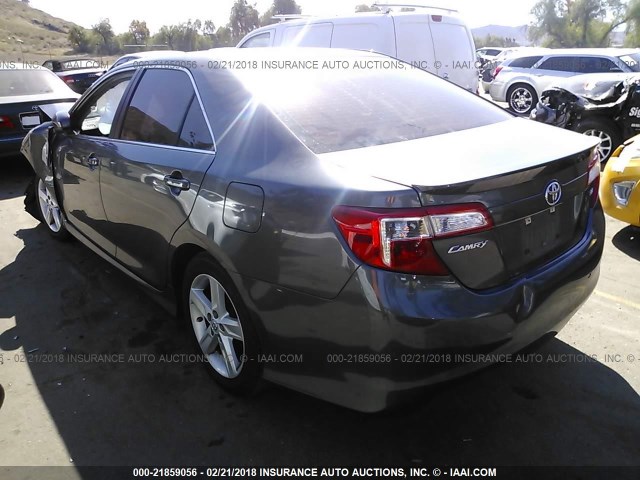 4T1BF1FK4DU289531 - 2013 TOYOTA CAMRY L/SE/LE/XLE GRAY photo 3