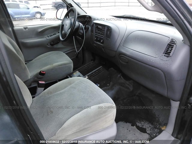 1FMRU15LX1LA79788 - 2001 FORD EXPEDITION XLT WHITE photo 5