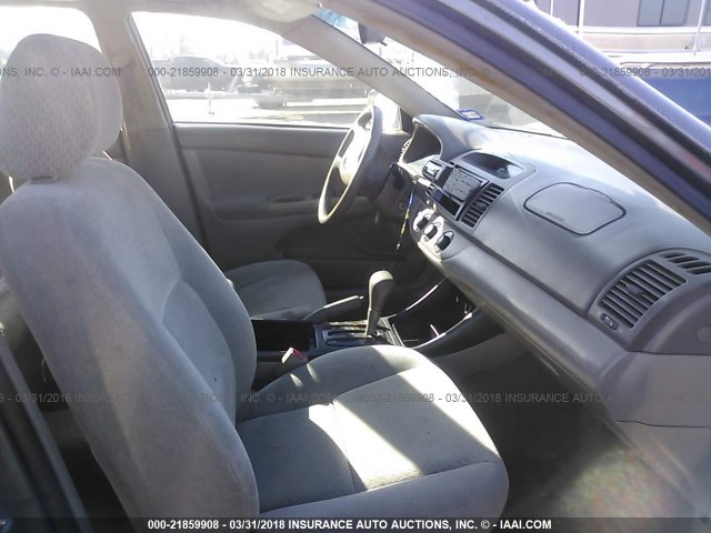 4T1BE32K62U635905 - 2002 TOYOTA CAMRY LE/XLE/SE GRAY photo 5