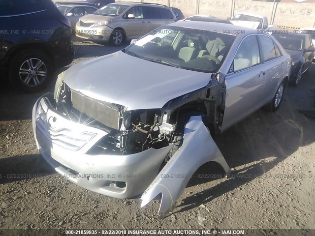 4T1BF3EK7BU713438 - 2011 TOYOTA CAMRY SE/LE/XLE Серебристый фото 2