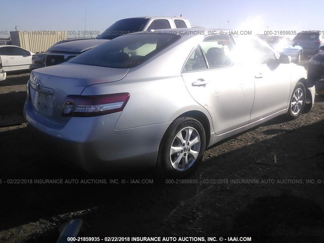 4T1BF3EK7BU713438 - 2011 TOYOTA CAMRY SE/LE/XLE Серебристый фото 4